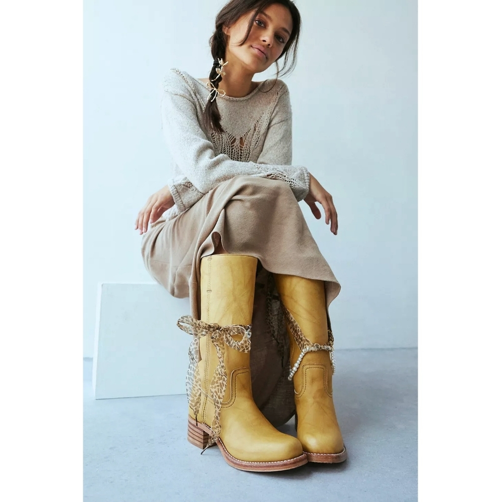Frye Banana “Camryn” Pull On Classic Boots